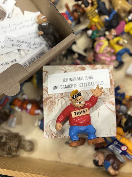Schmunzelkisten — kleine Figuren mit Sprüchen
